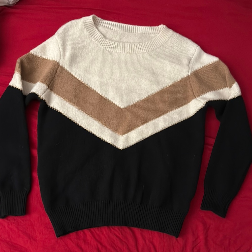 Stylish Women's Chevron Sweater - Black, White, and Brown